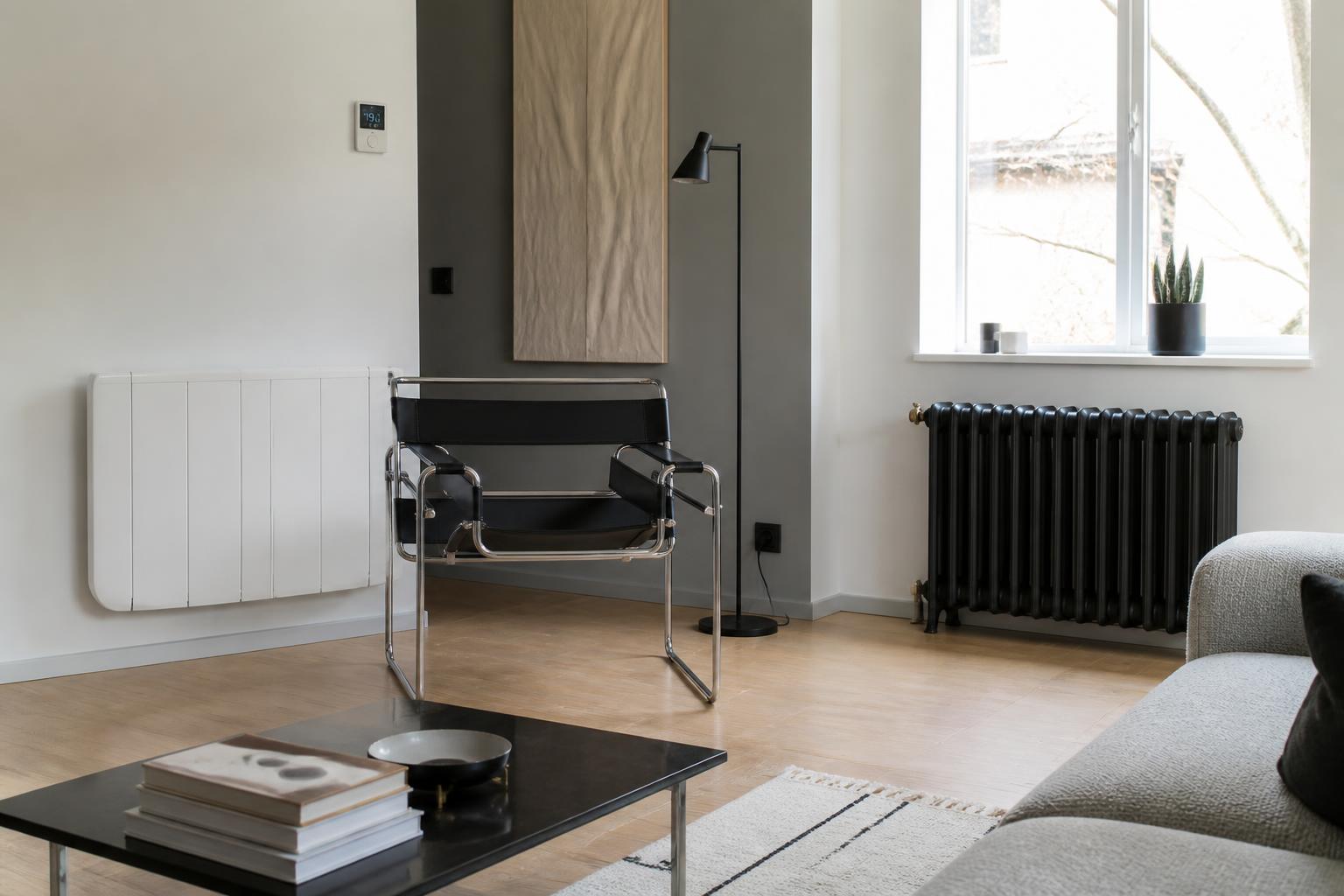 découvrez les avantages et inconvénients des radiateurs électriques et du chauffage central pour choisir la solution de chauffage la mieux adaptée à votre habitat et à vos besoins.
