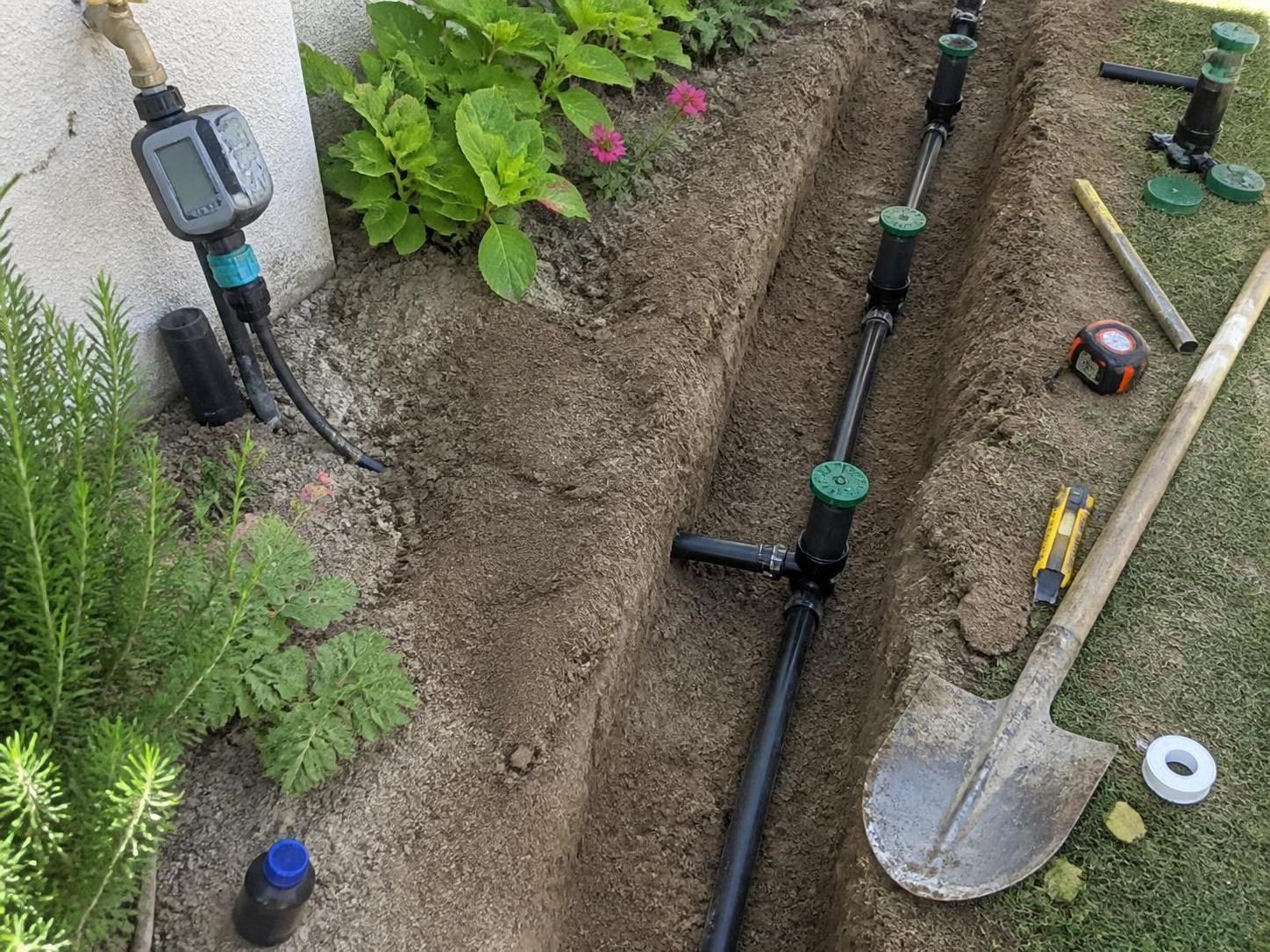découvrez notre guide complet pour installer facilement votre système d'arrosage automatique, avec tous les conseils sur le matériel nécessaire et l'élaboration du plan d'installation.