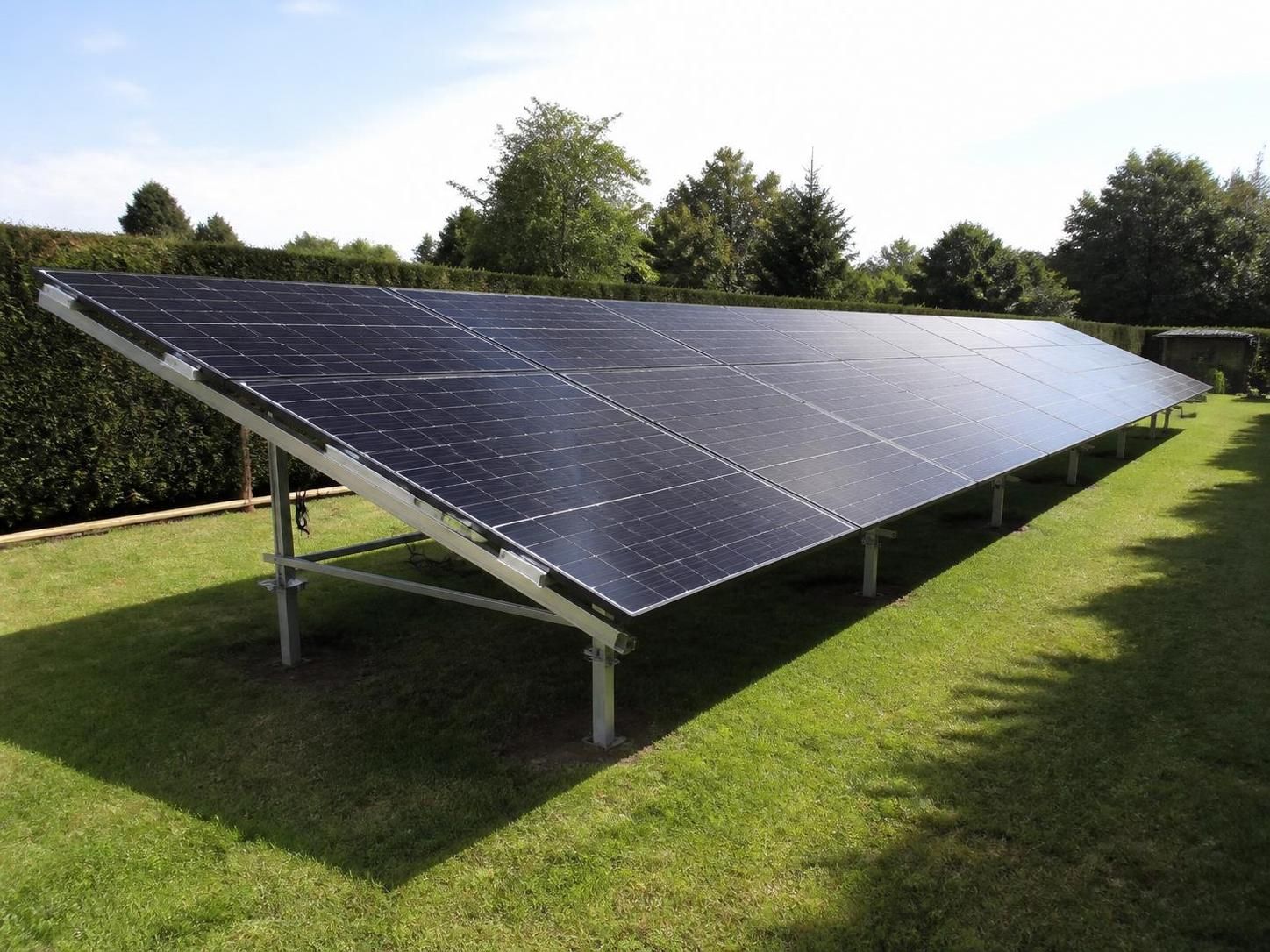 Choisir le support de panneau solaire au sol idéal : nos conseils pour une installation optimale 2 découvrez nos conseils pour choisir le support de panneau solaire au sol idéal et garantir une installation optimale, durable et performante de vos panneaux solaires.