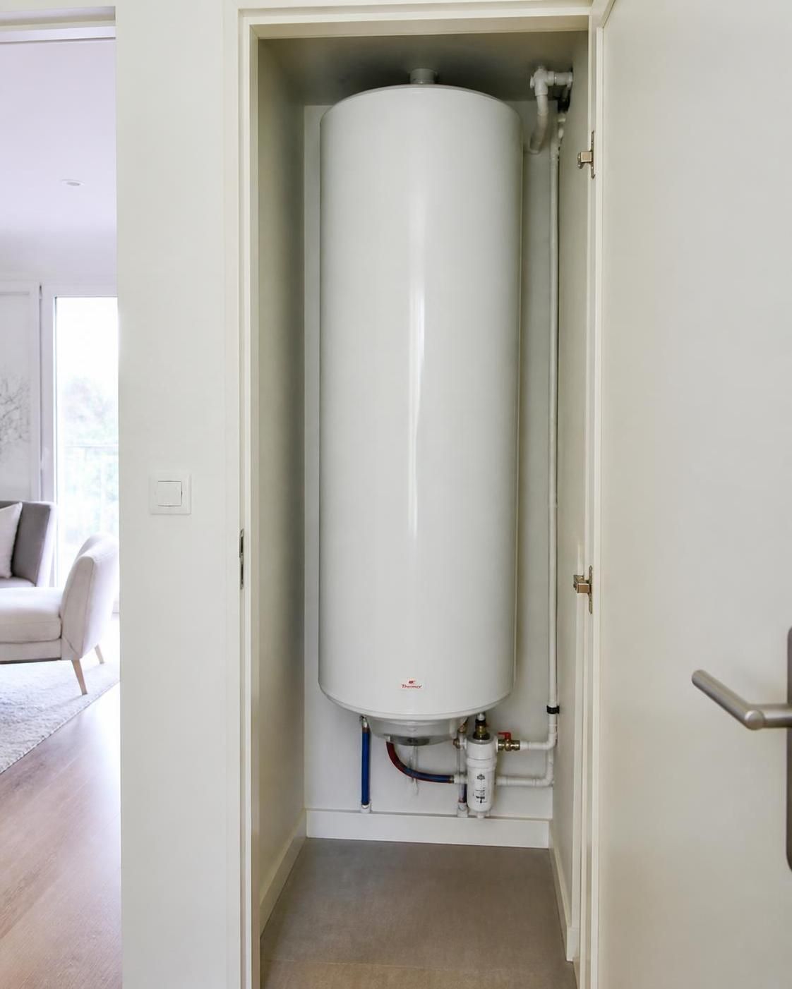 Comment choisir la bonne taille pour un chauffe-eau 100L : dimensions et capacité effective analysées 2 découvrez comment choisir la bonne taille pour un chauffe-eau 100l en analysant ses dimensions et sa capacité effective afin d'optimiser confort et performance.